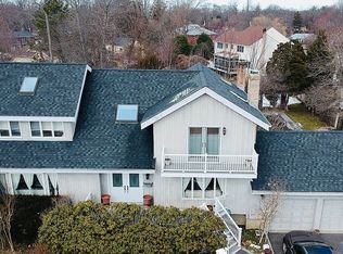 111 Middlesex Ave, Oakdale, NY 11769