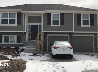 1105 Hampton Dr, Raymore, MO 64083