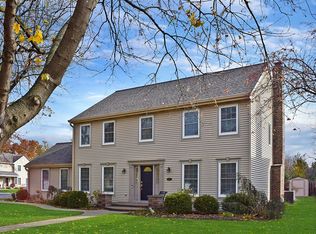 2320 Forest Ridge Rd, Saint Charles, IL 60174