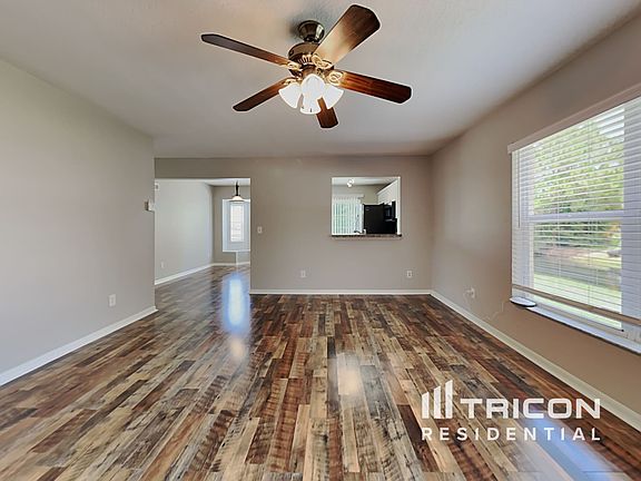 3rd image of 7572 Oxford Garden Cir