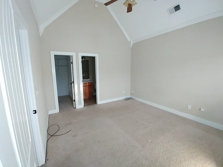 2000 Rossburg Pl — Photo 11