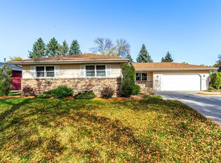 82 S Woodcrest Dr N, Fargo, ND 58102