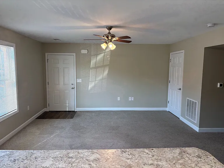 404 Southern Cross Dr — Photo 5