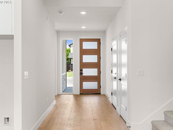 3rd image of 6711 NE 132nd St