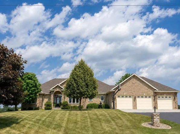 1056 Harbor Lights Rd, Suamico, WI 54173