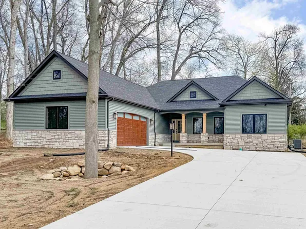 53082 Summer Breeze Dr, South Bend, IN 46637