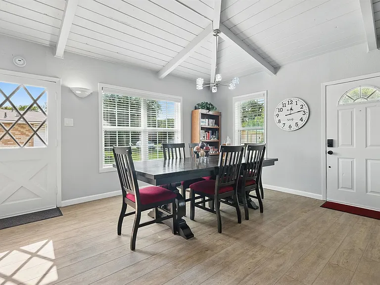 743 Greenhaven Dr — Photo 9