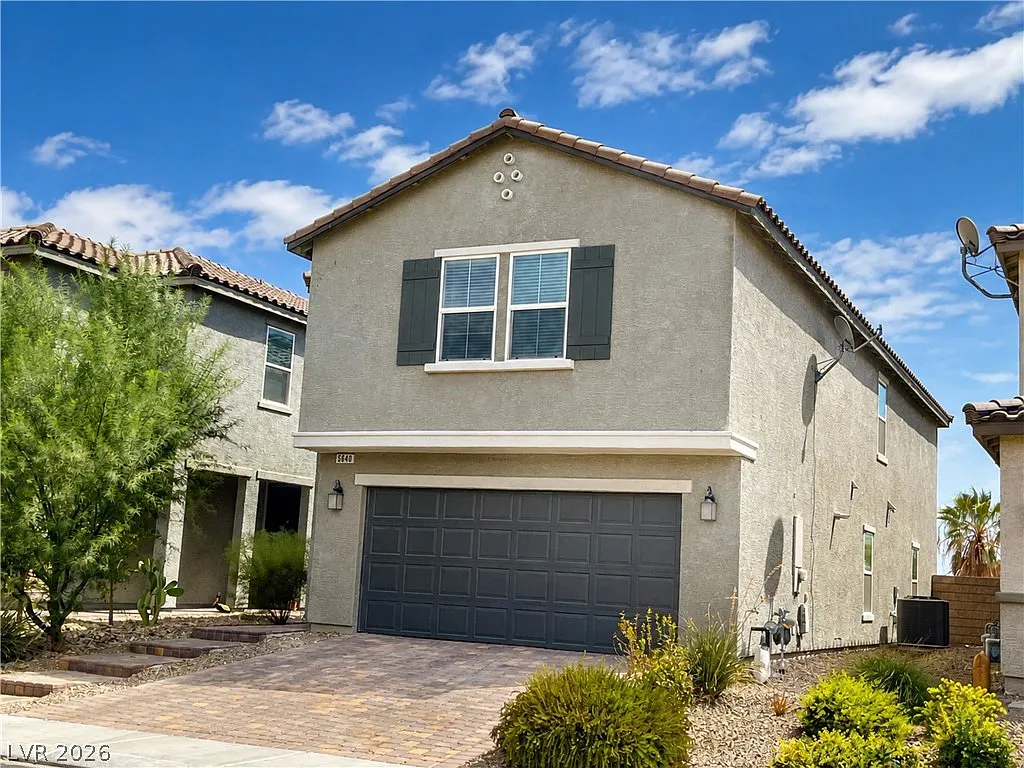 5 bed, 3.0 bath, 2462 sqft, $2,400 — Photo 2