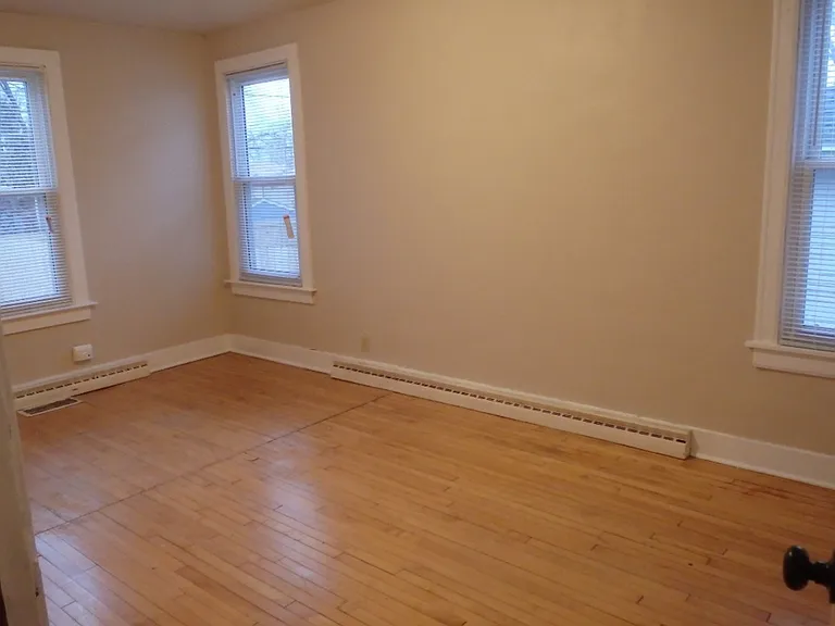 320 S Grand Ave — Photo 7