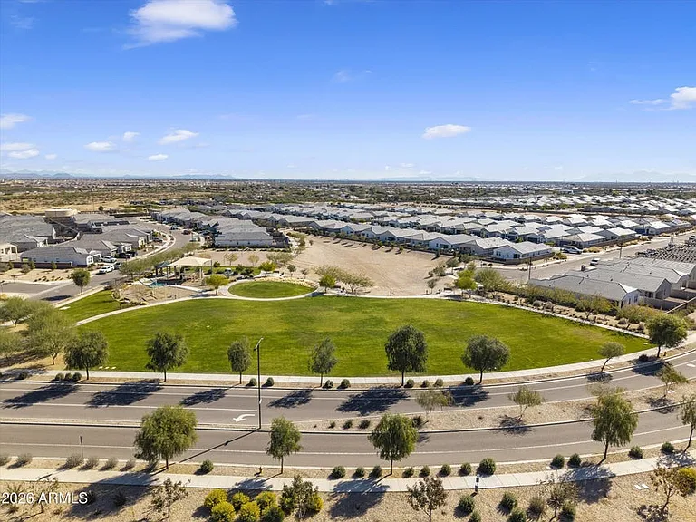 18563 W Desert Hollow Dr — Photo 30