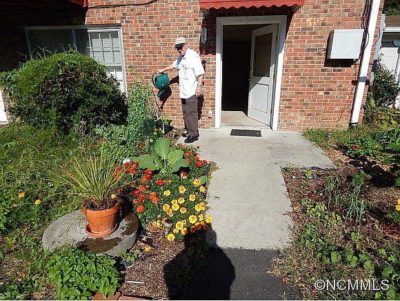1st image of 24 Brookside Dr