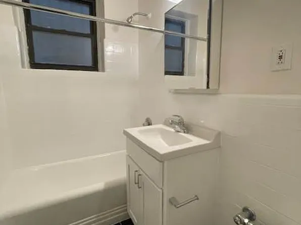 78 Manhattan Avenue image 7 of 11