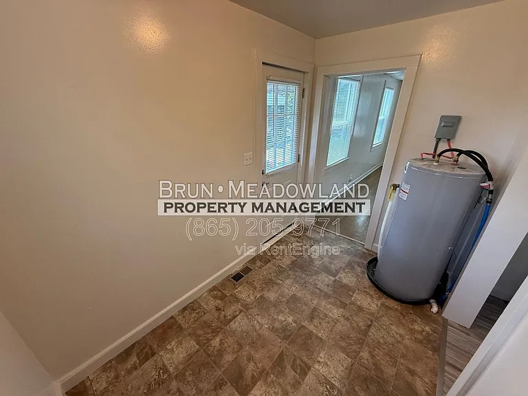 2620 Woodbine Ave — Photo 25