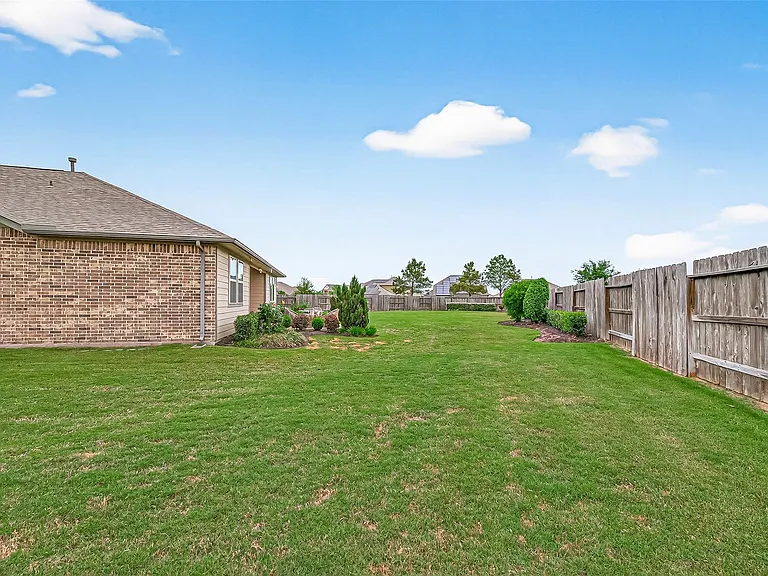 26102 Lazywaters Dr — Photo 35