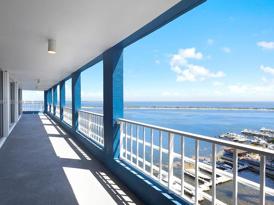 1627 Brickell Ave #2407
