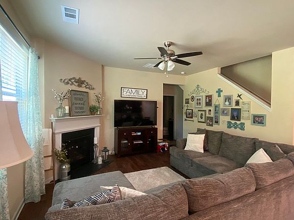 3rd image of 28 Thimbleberry Dr