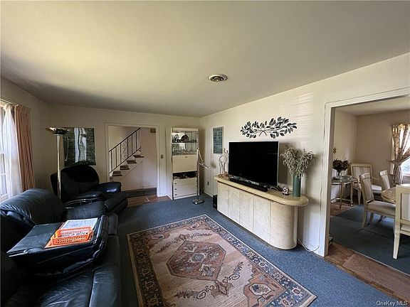3rd image of 4 Shaw Ln