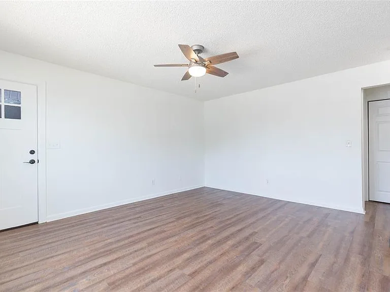 8510 N Tampa St #B — Photo 12