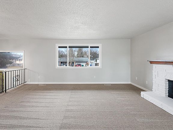 2nd image of 1711 S Evergreen Rd