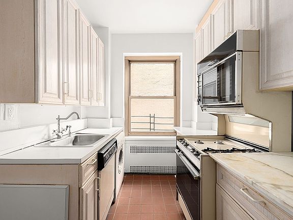 3rd image of 710 Park Ave APT 4A