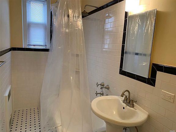 4th image of 11420 Queens Blvd APT D3