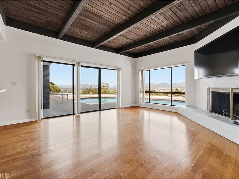 3329 Dona Rosa Studio Ctr — Photo 7
