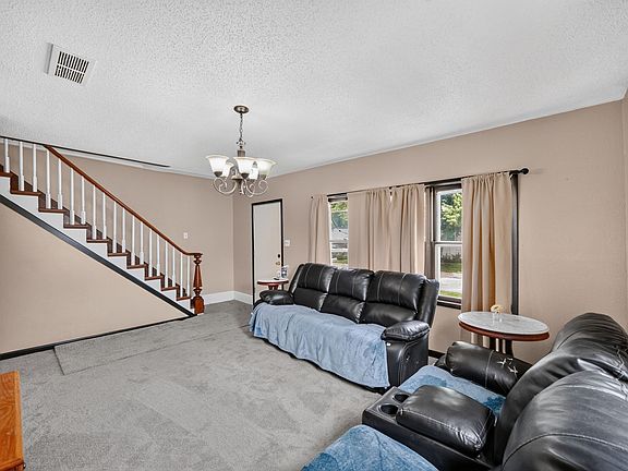 5th image of 204 S 8th Ave