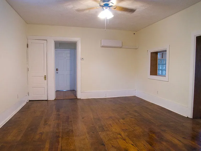 1020 Ferry St — Photo 10