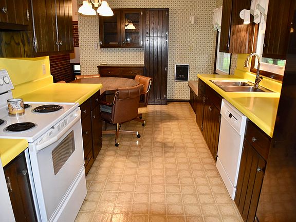 5th image of 939 6th St