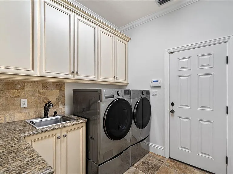 2201 Beacon Ln — Photo 21