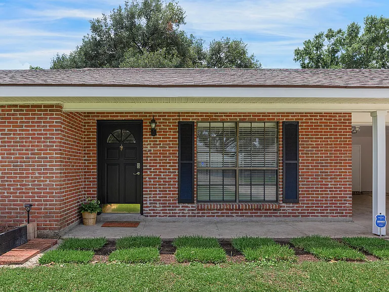 118 Village Green Dr — Photo 3