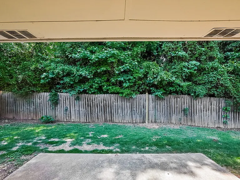 85 Paris Dr — Photo 16