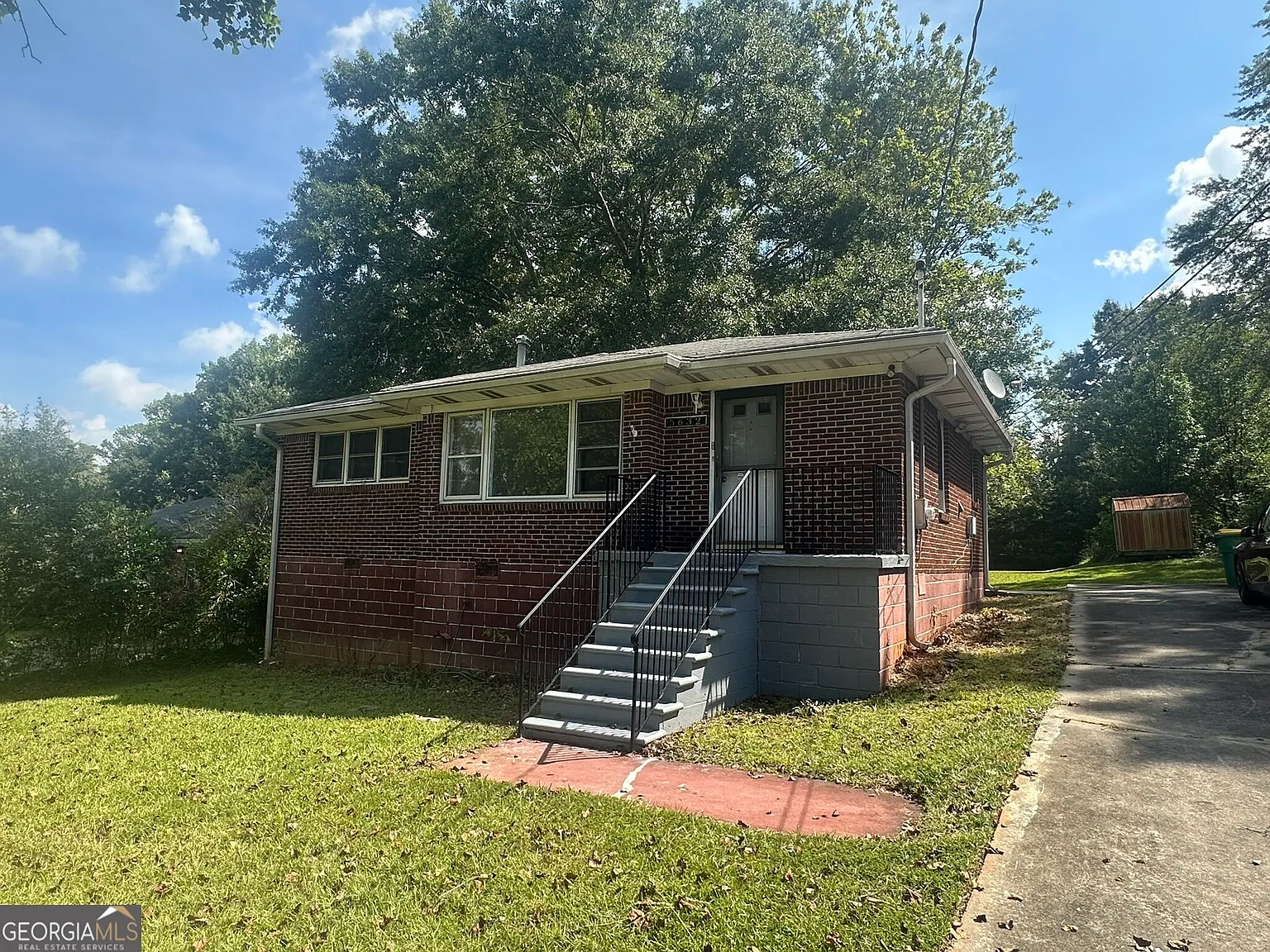 3 bed, 1.0 bath, 951 sqft, $1,100 — Photo 1
