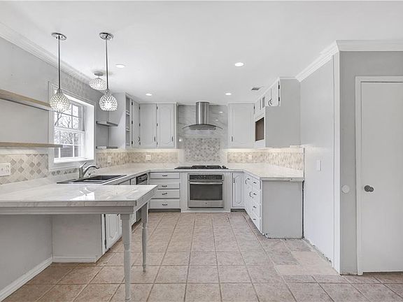 4th image of 10416 Checota Dr
