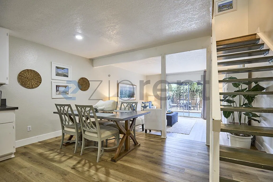 2 bed, 1.5 bath, 1100 sqft, $4,850 — Photo 2