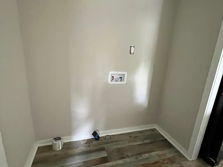 304 Queens Rd — Photo 17