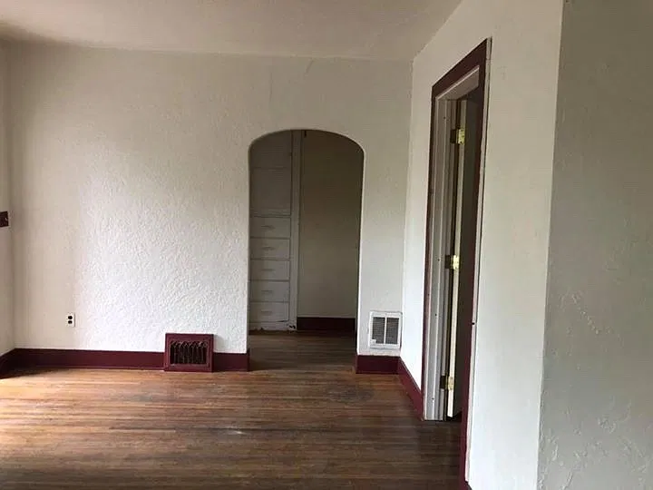 940 NE Maple St — Photo 2