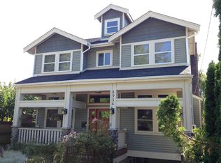 8916 17th Ave NE, Seattle, WA 98115