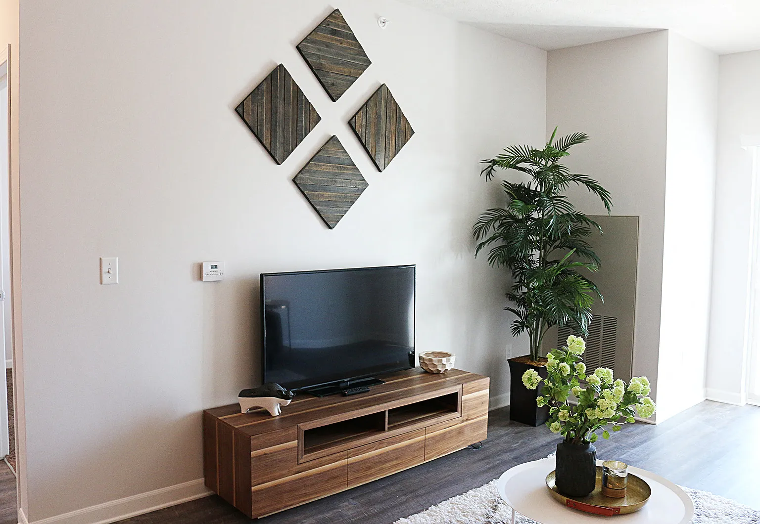 Nichol Flats — Photo 4