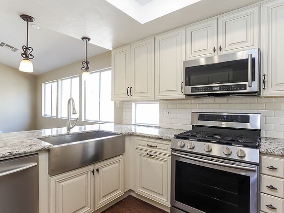 2nd image of 4413 Campo Cir