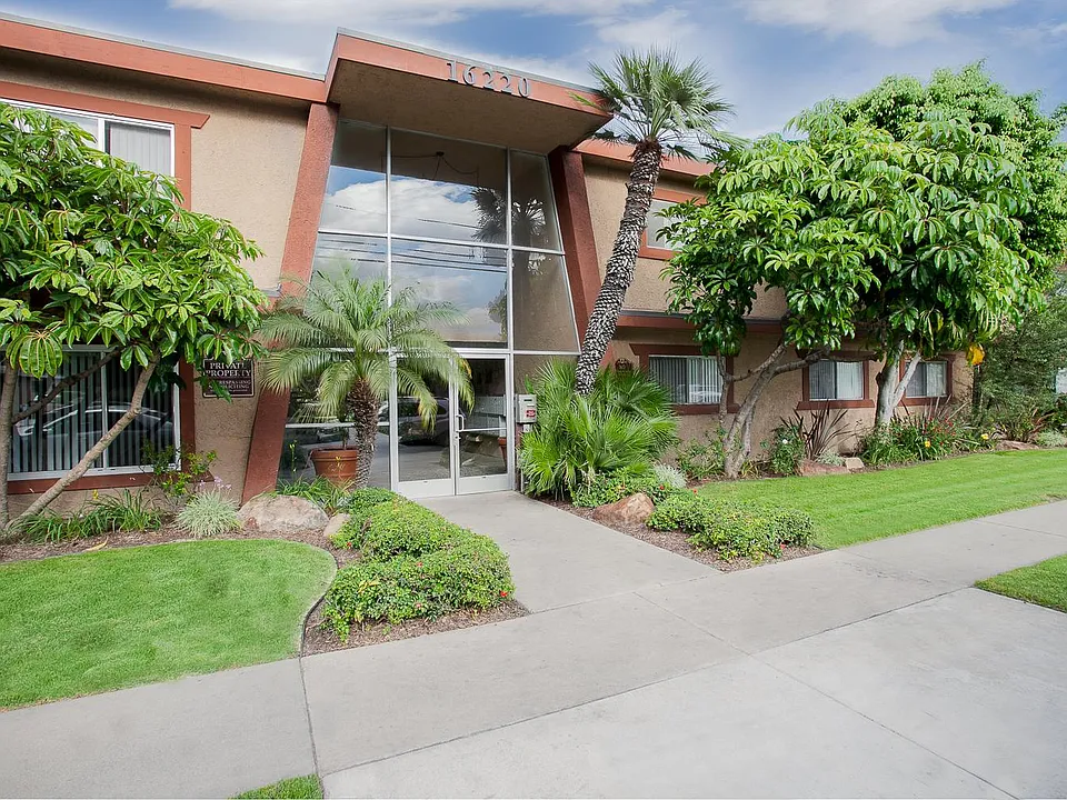 16220 Cornuta Apartments