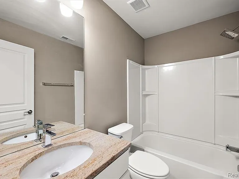 2877 Hartwick Dr — Photo 41