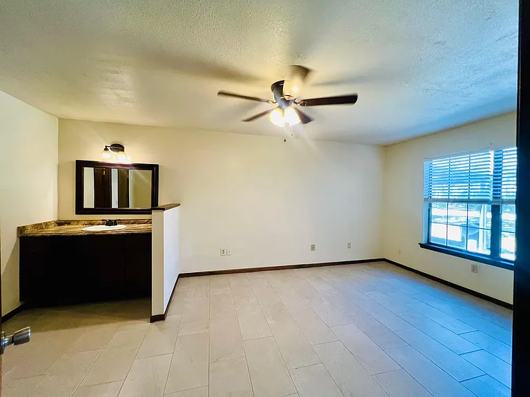 35115 Whispering Oaks Blvd — Photo 11