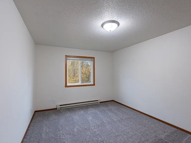 Fargo, ND Brownstone Apartments | 21C | Bedroom