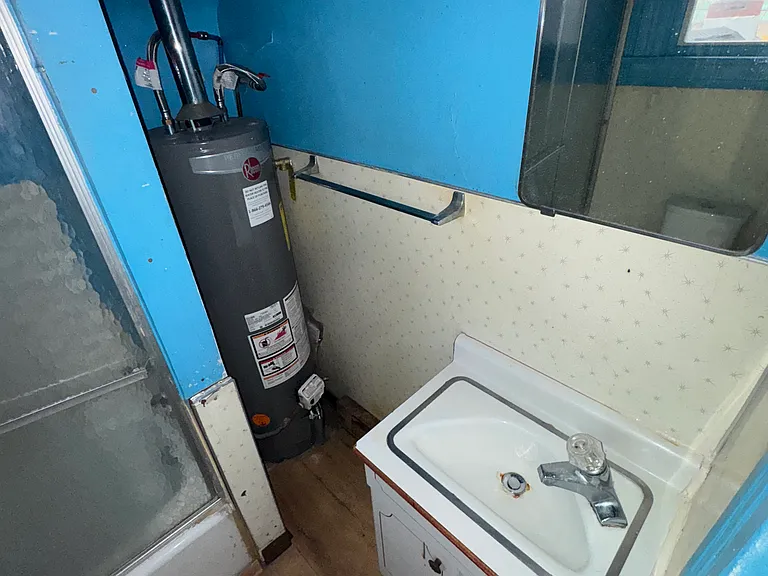 1614 Oak St #2 — Photo 8