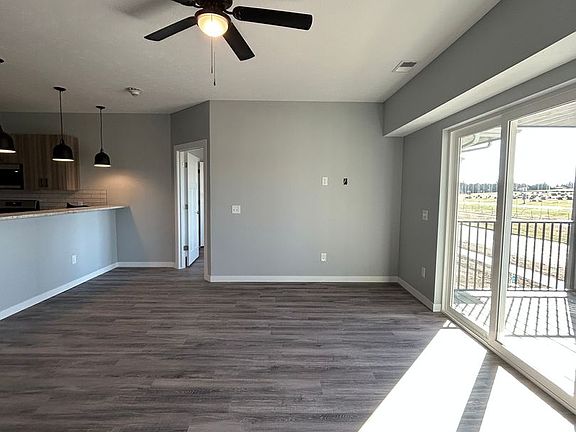 4th image of 2724 Silver St #204
