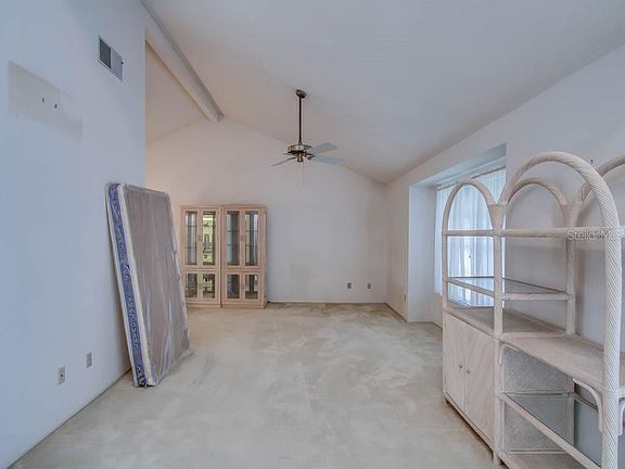 4th image of 9745 Landowne Ct #1