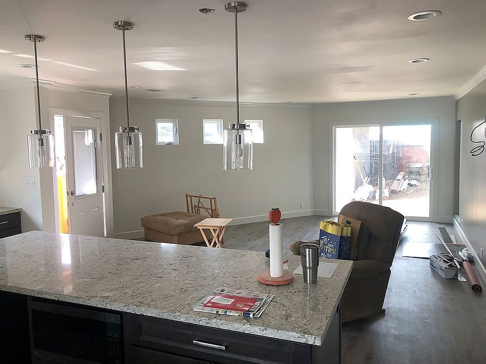 2nd image of 1931 Pattiz Ave
