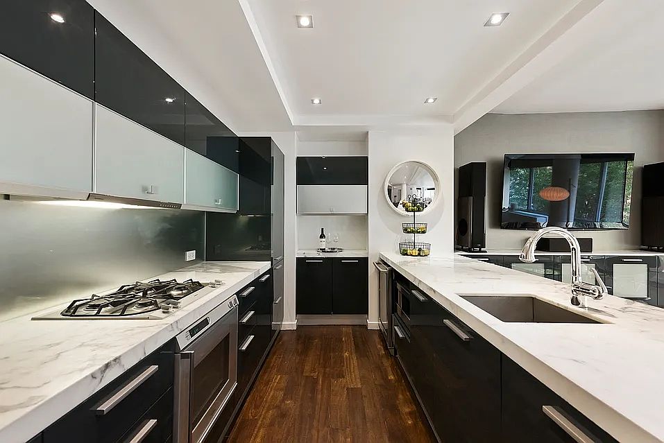 1st image of 444 W 19th St #2W