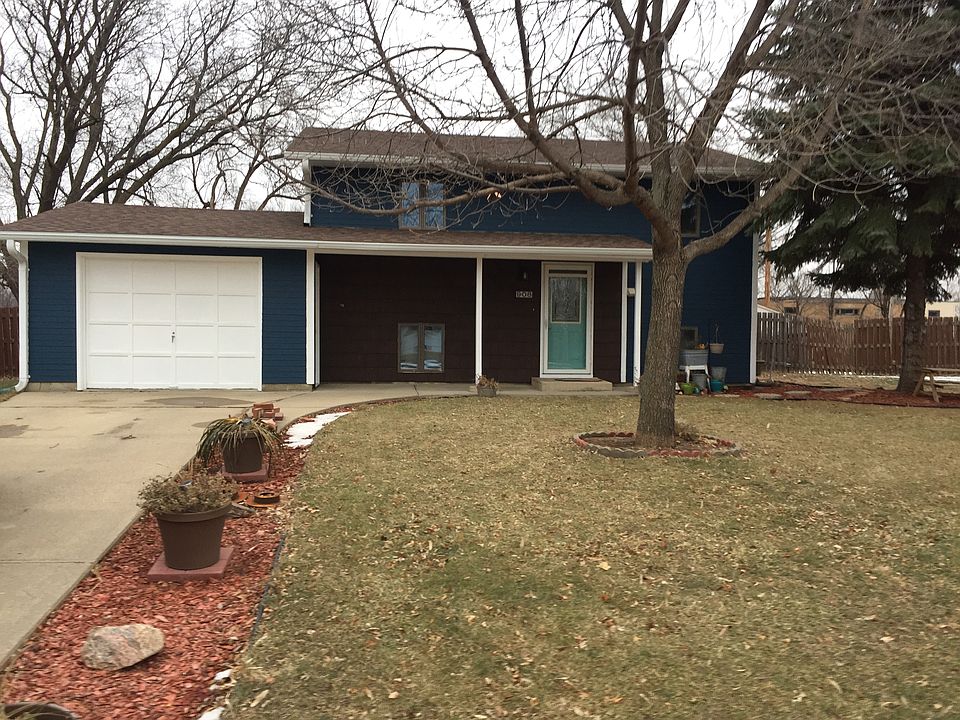 1st image of 908 Dakota St